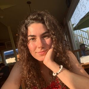 Meet your Posher, Amelia